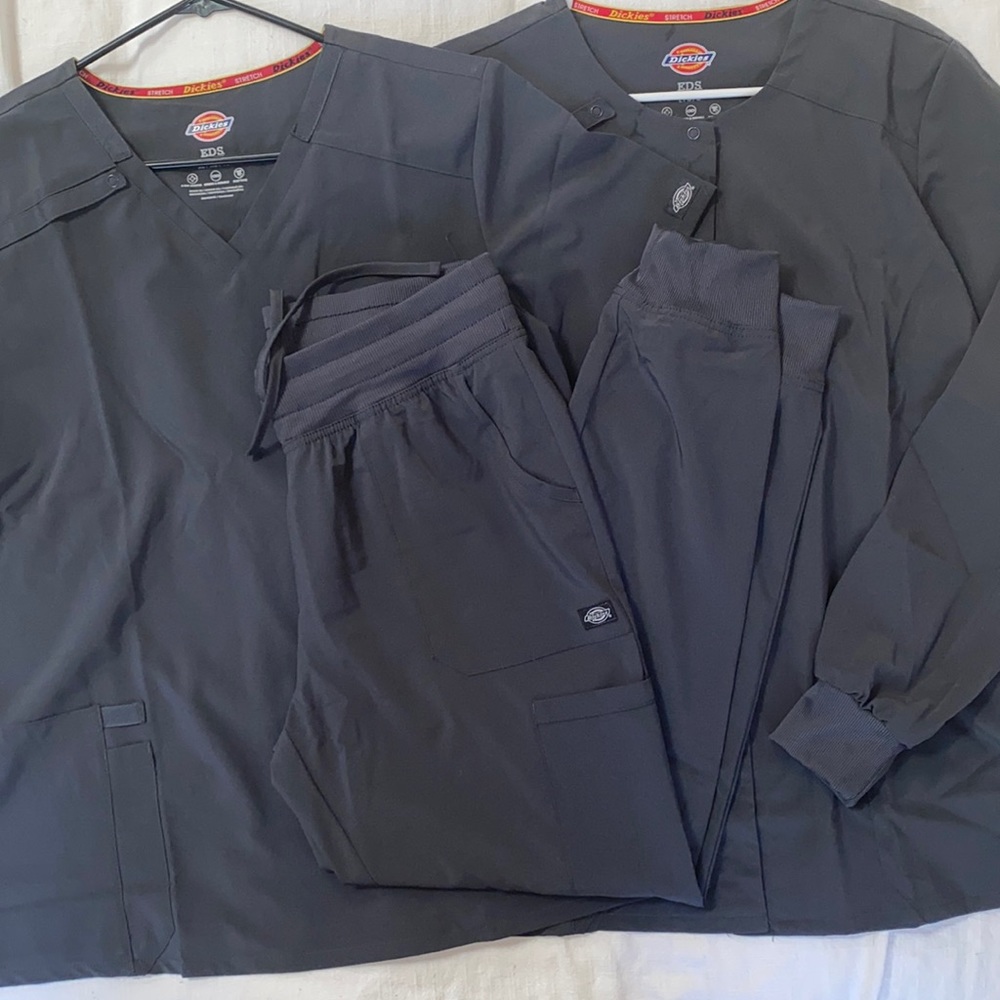 Dickies scrub set in gray. Like new!